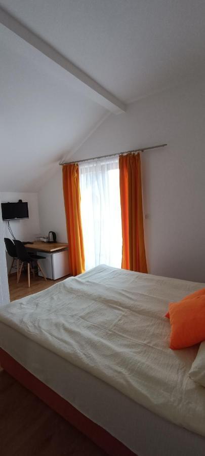 Galesic Apartments & Rooms Korenica Dış mekan fotoğraf